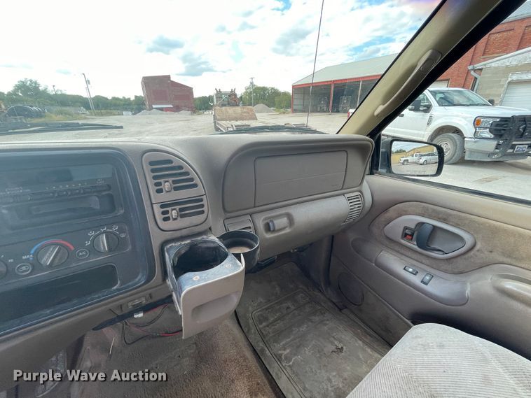 image for item JQ9411 1998 Chevrolet Silverado 1500  Ext. Cab pickup truck