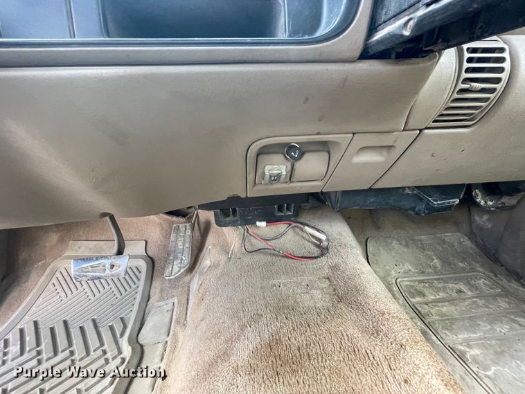 image for item JQ9411 1998 Chevrolet Silverado 1500  Ext. Cab pickup truck