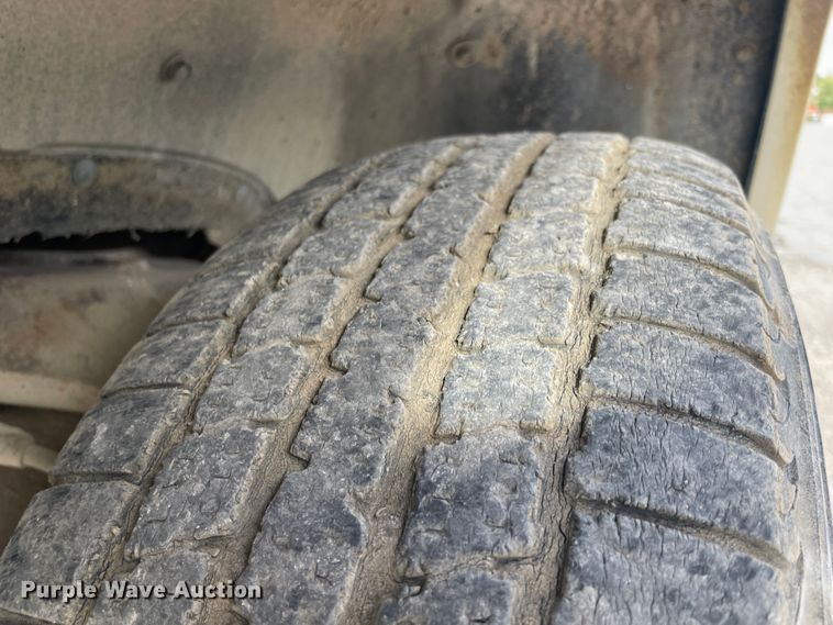 image for item JQ9411 1998 Chevrolet Silverado 1500  Ext. Cab pickup truck