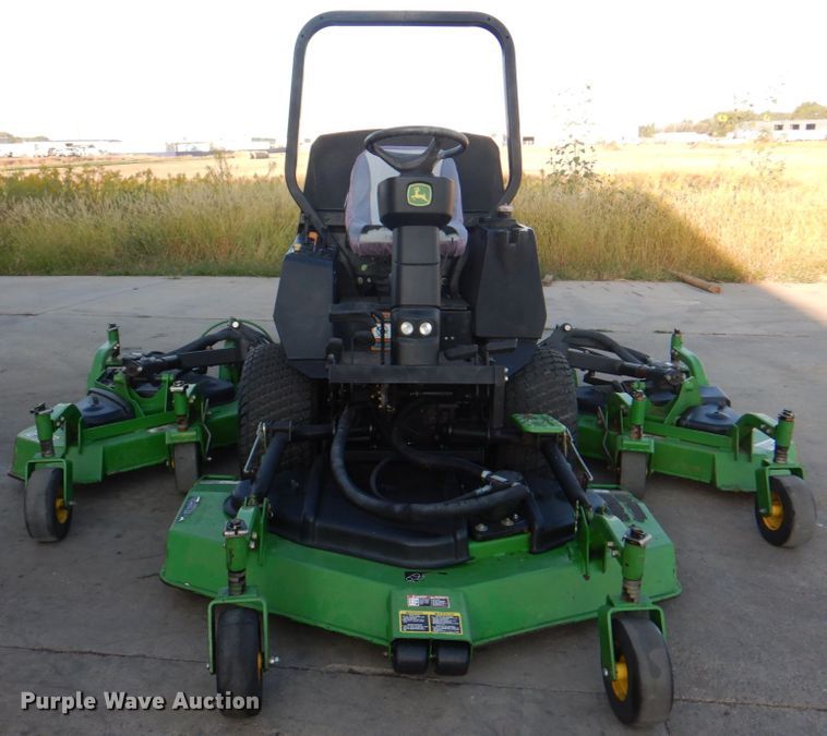 image for item JS9173 John Deere 1600  lawn mower