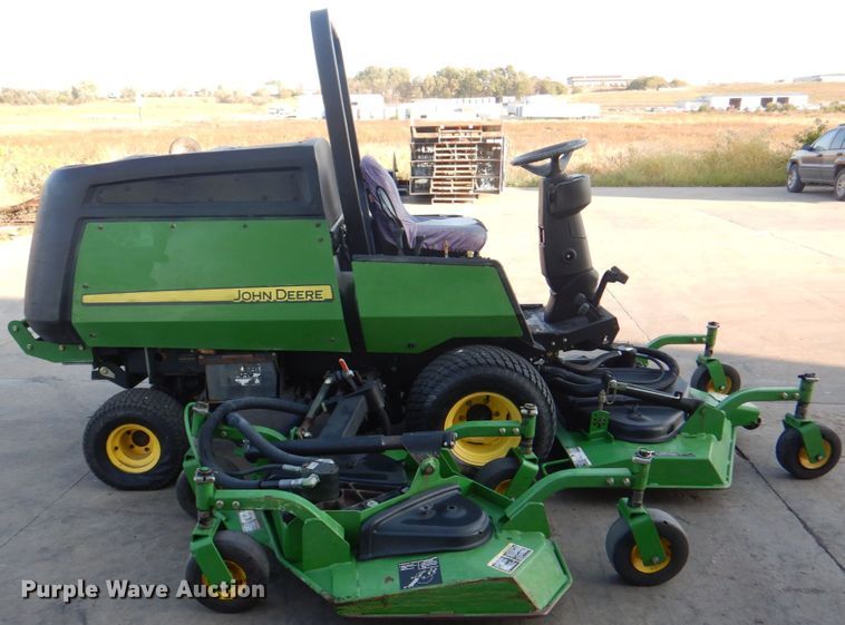 image for item JS9173 John Deere 1600  lawn mower