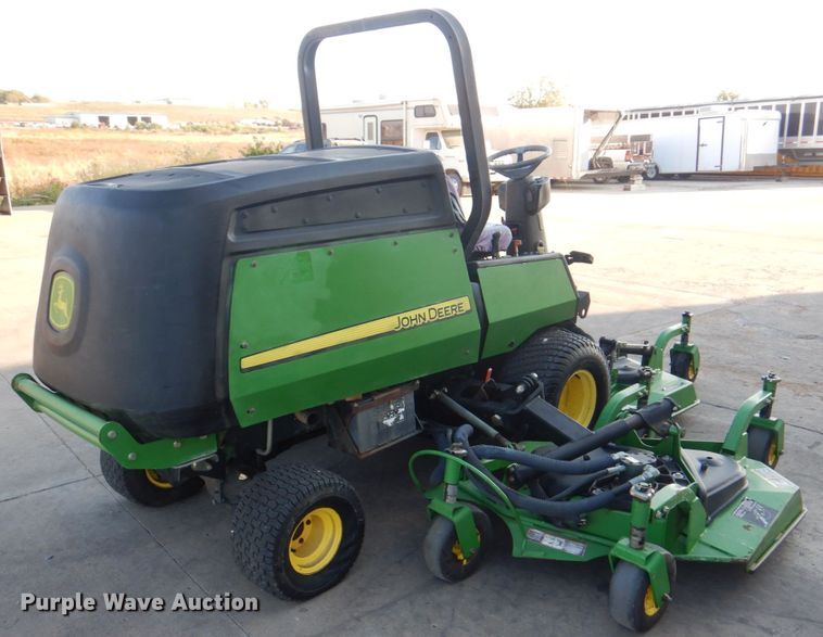 image for item JS9173 John Deere 1600  lawn mower