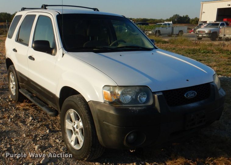 image for item JS9177 2005 Ford Escape  SUV