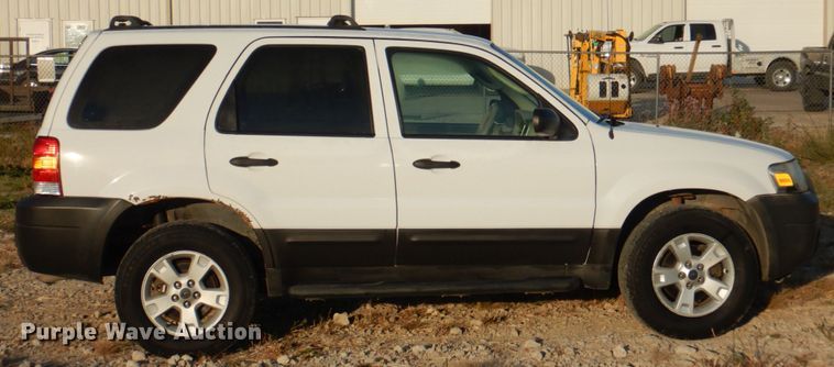 image for item JS9177 2005 Ford Escape  SUV