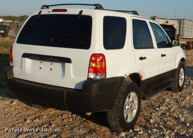 image for item JS9177 2005 Ford Escape  SUV