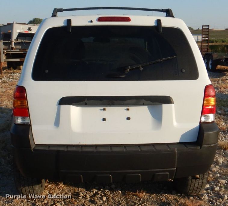 image for item JS9177 2005 Ford Escape  SUV