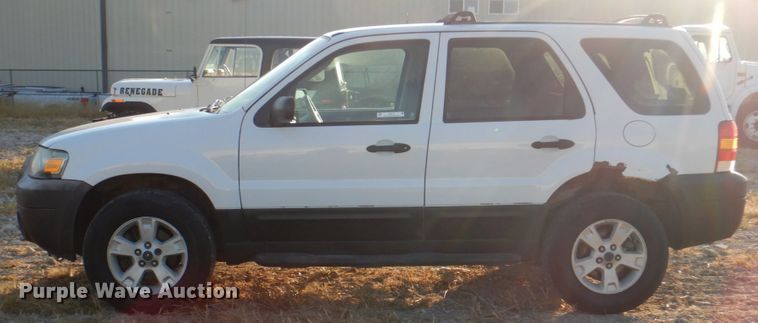 image for item JS9177 2005 Ford Escape  SUV