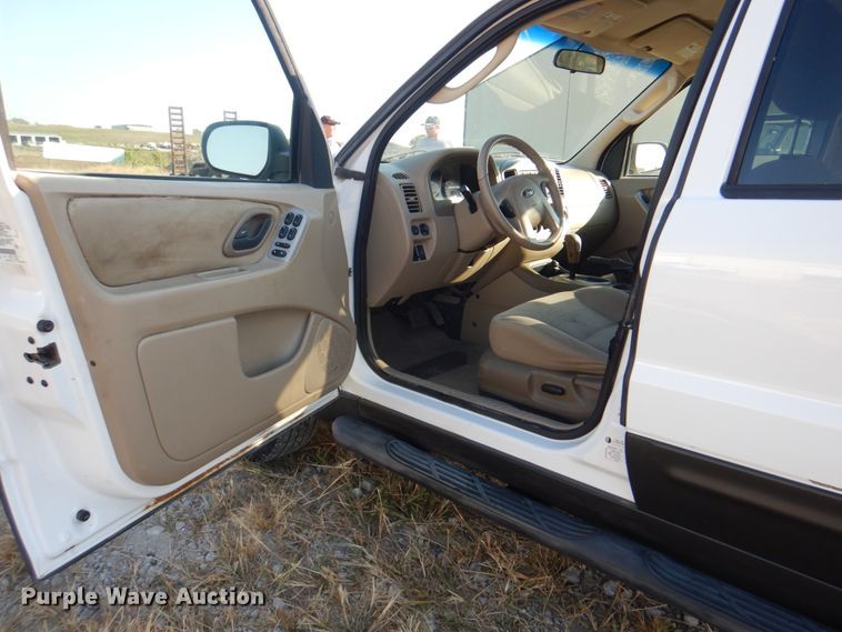 image for item JS9177 2005 Ford Escape  SUV