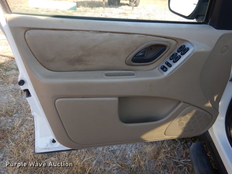 image for item JS9177 2005 Ford Escape  SUV