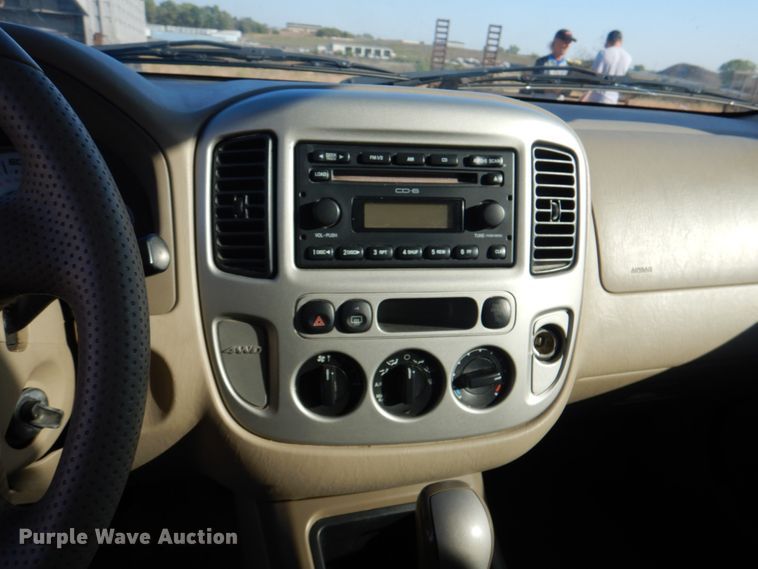 image for item JS9177 2005 Ford Escape  SUV