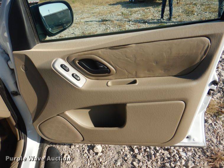 image for item JS9177 2005 Ford Escape  SUV