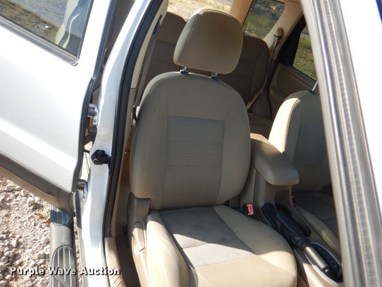 image for item JS9177 2005 Ford Escape  SUV