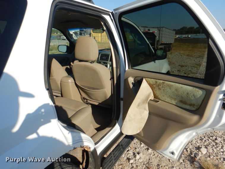 image for item JS9177 2005 Ford Escape  SUV