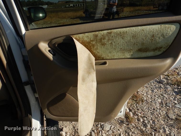 image for item JS9177 2005 Ford Escape  SUV