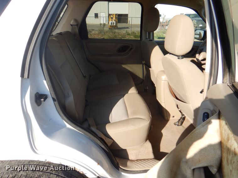 image for item JS9177 2005 Ford Escape  SUV