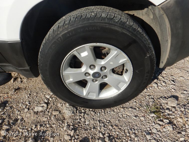 image for item JS9177 2005 Ford Escape  SUV