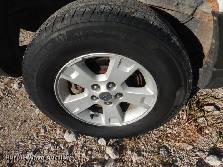 image for item JS9177 2005 Ford Escape  SUV