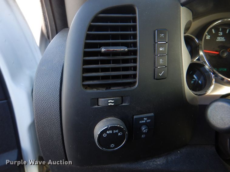 image for item JS9187 2013 Chevrolet Silverado 1500  Crew Cab pickup truck