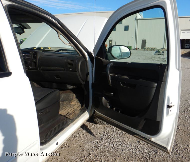 image for item JS9187 2013 Chevrolet Silverado 1500  Crew Cab pickup truck