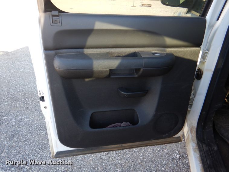 image for item JS9187 2013 Chevrolet Silverado 1500  Crew Cab pickup truck