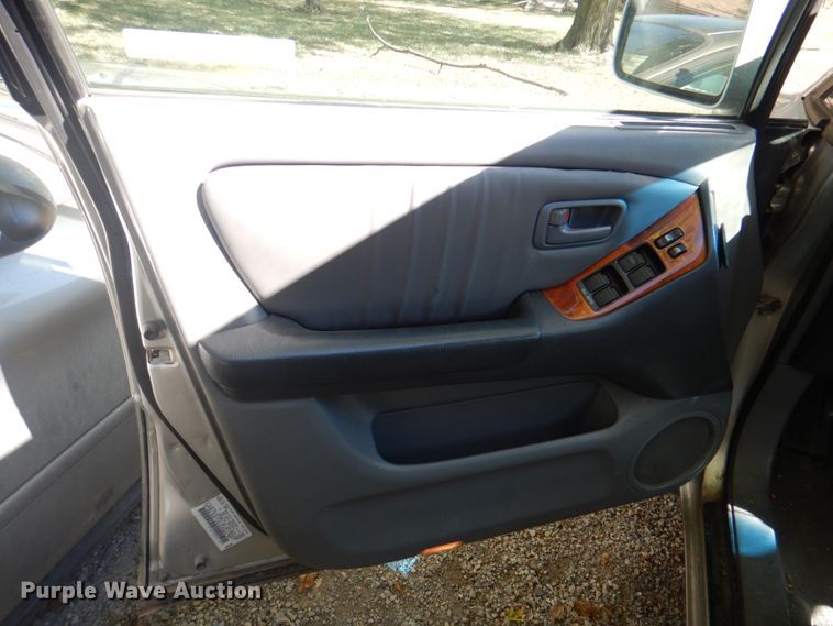 image for item JS9194 2000 Lexus RX300  SUV