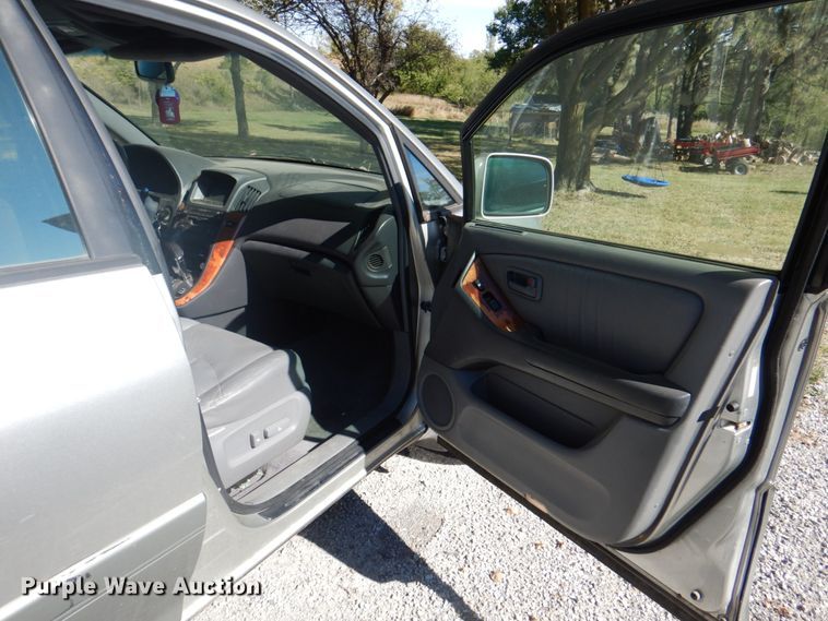 image for item JS9194 2000 Lexus RX300  SUV