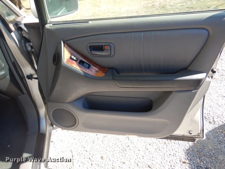 image for item JS9194 2000 Lexus RX300  SUV