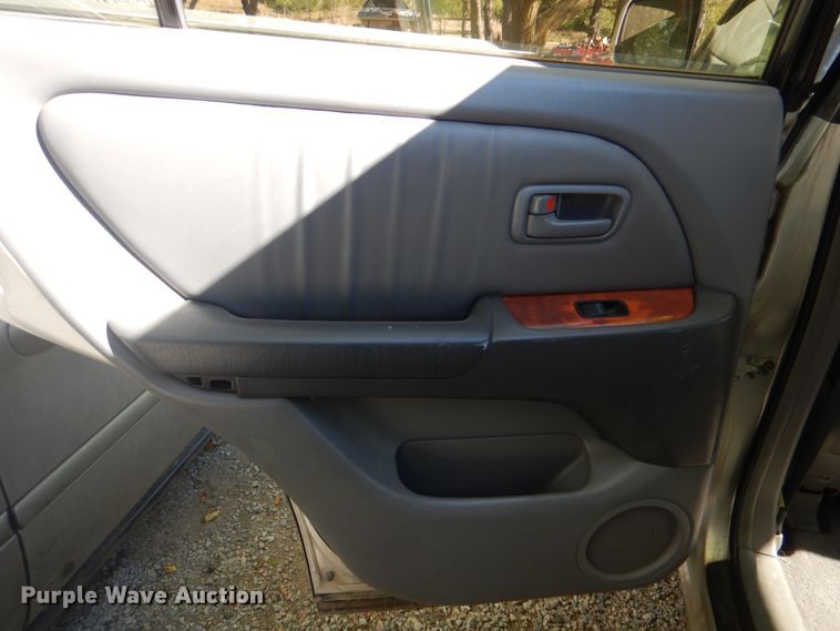 image for item JS9194 2000 Lexus RX300  SUV