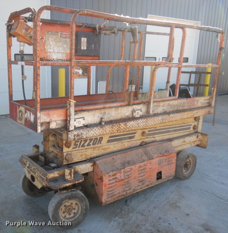 image for item JS9512 JLG CM-233  scissor lift