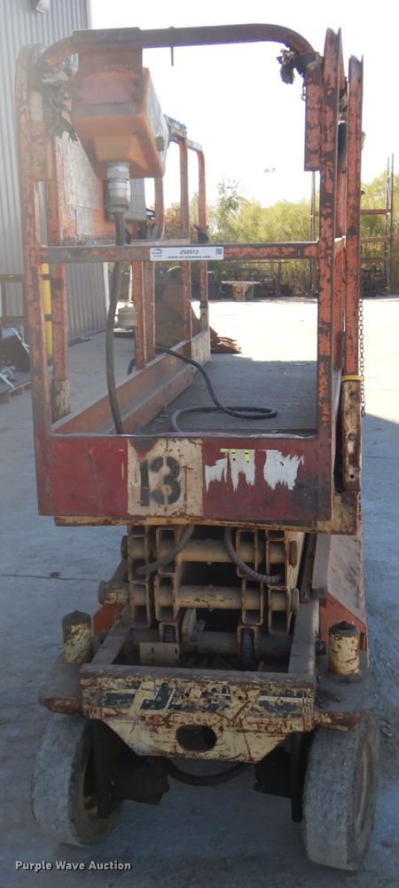 image for item JS9512 JLG CM-233  scissor lift