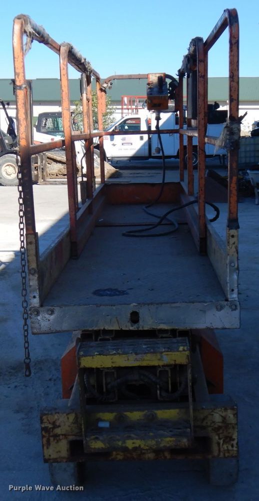 image for item JS9512 JLG CM-233  scissor lift