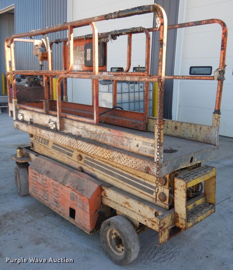 image for item JS9512 JLG CM-233  scissor lift