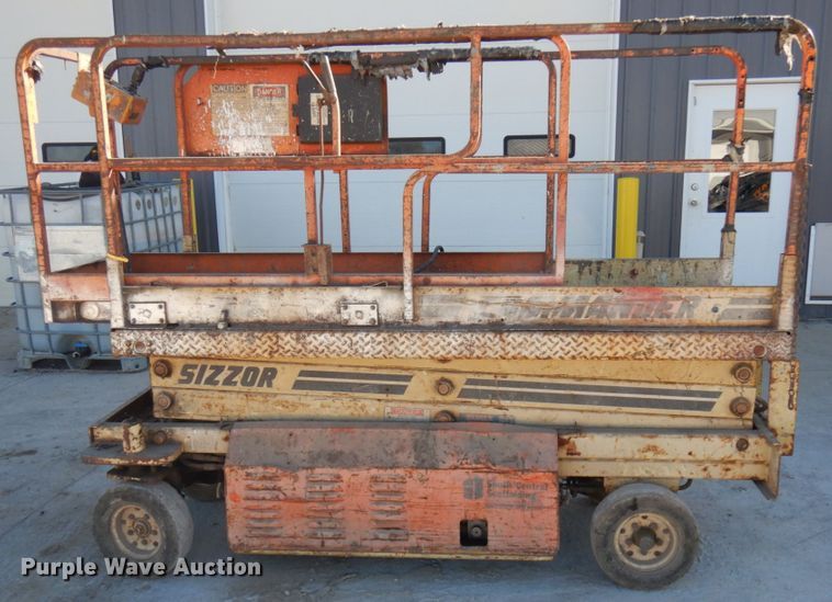 image for item JS9512 JLG CM-233  scissor lift