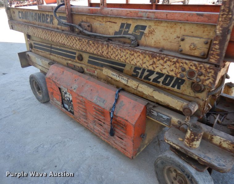 image for item JS9512 JLG CM-233  scissor lift