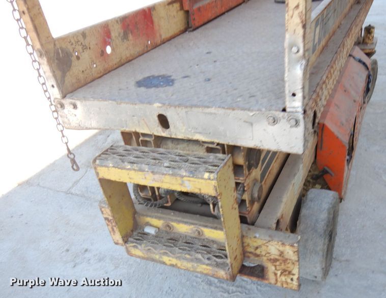 image for item JS9512 JLG CM-233  scissor lift