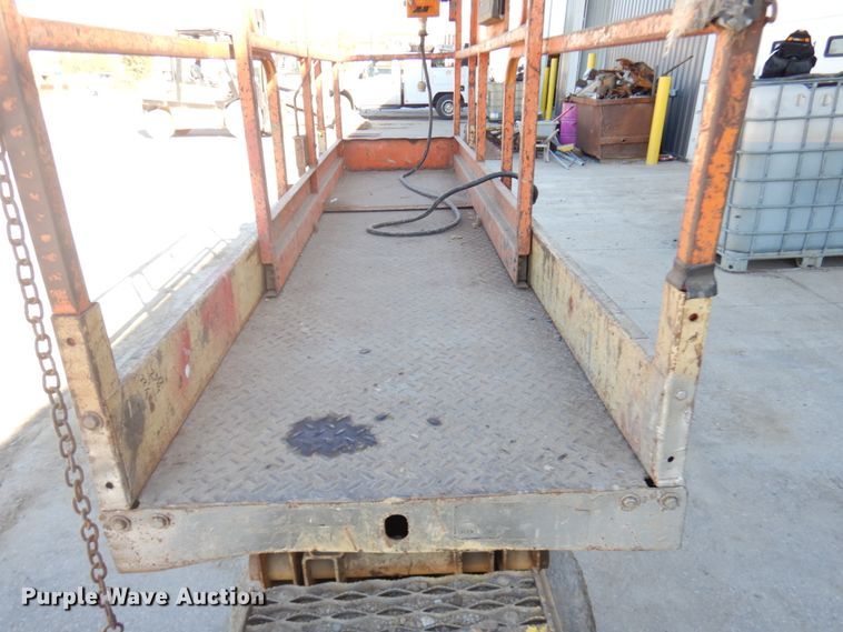 image for item JS9512 JLG CM-233  scissor lift