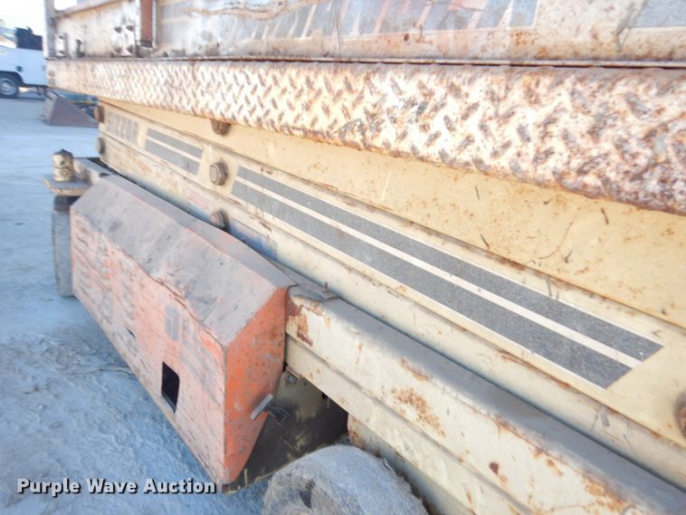 image for item JS9512 JLG CM-233  scissor lift