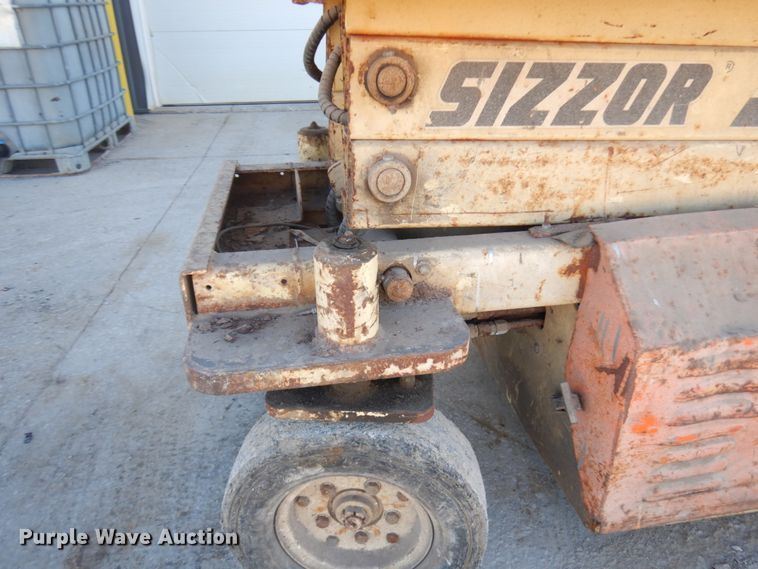 image for item JS9512 JLG CM-233  scissor lift