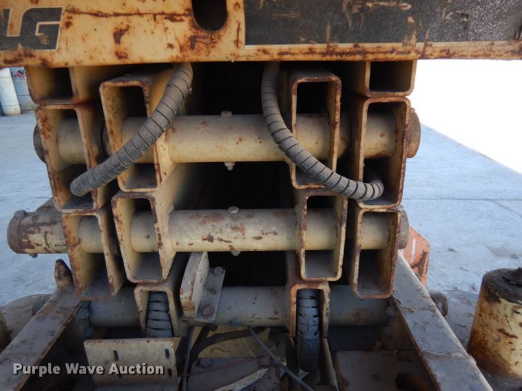 image for item JS9512 JLG CM-233  scissor lift