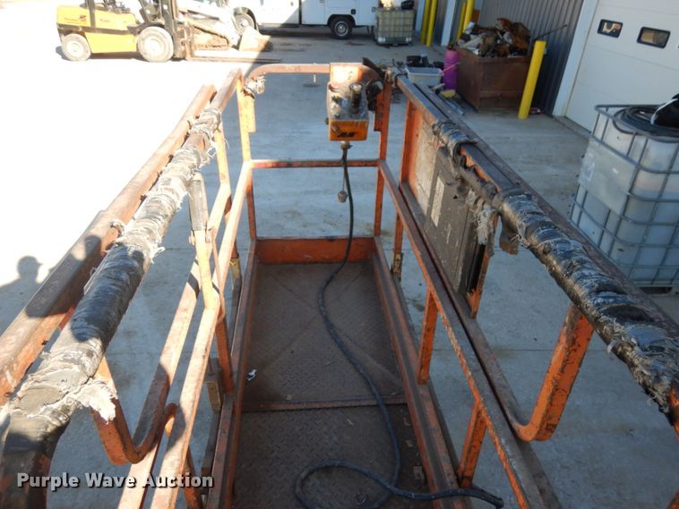 image for item JS9512 JLG CM-233  scissor lift