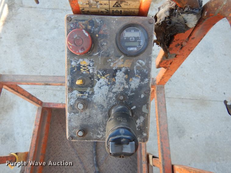 image for item JS9512 JLG CM-233  scissor lift