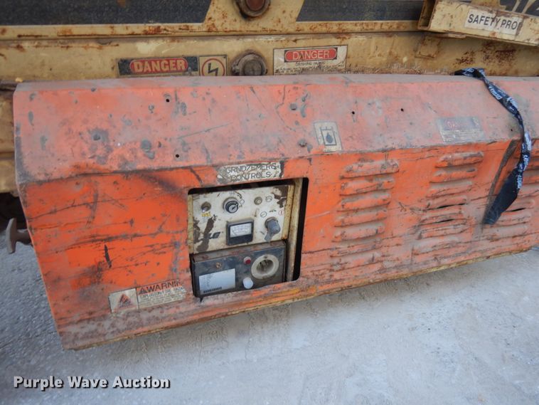 image for item JS9512 JLG CM-233  scissor lift