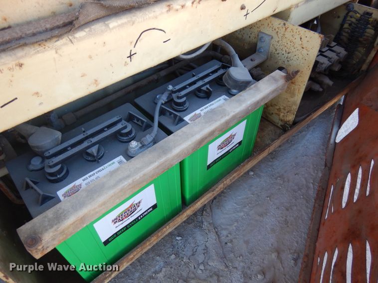 image for item JS9512 JLG CM-233  scissor lift