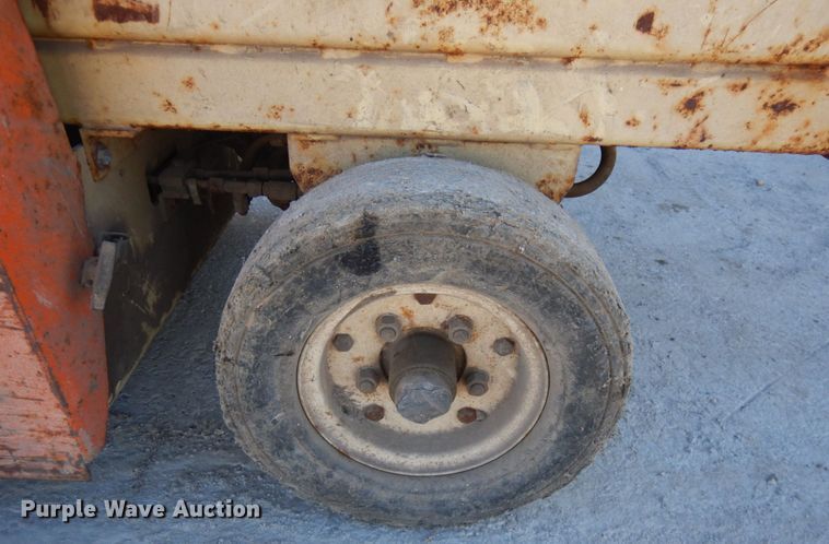 image for item JS9512 JLG CM-233  scissor lift