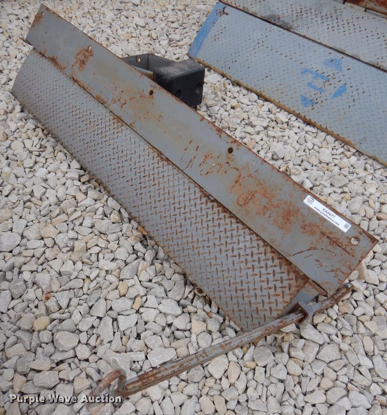 image for item KA9477 Bluff 20EP72  mechanical edge of dock leveler