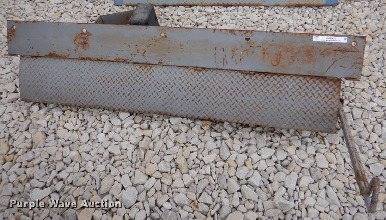 image for item KA9477 Bluff 20EP72  mechanical edge of dock leveler