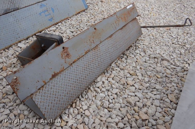 image for item KA9477 Bluff 20EP72  mechanical edge of dock leveler