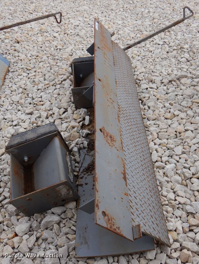 image for item KA9477 Bluff 20EP72  mechanical edge of dock leveler