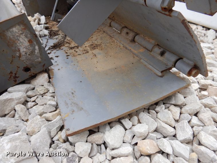 image for item KA9477 Bluff 20EP72  mechanical edge of dock leveler