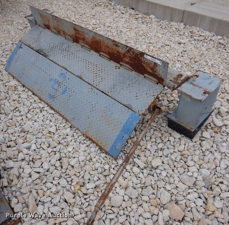 image for item KA9478 Bluff 20EP72  mechanical edge of dock leveler